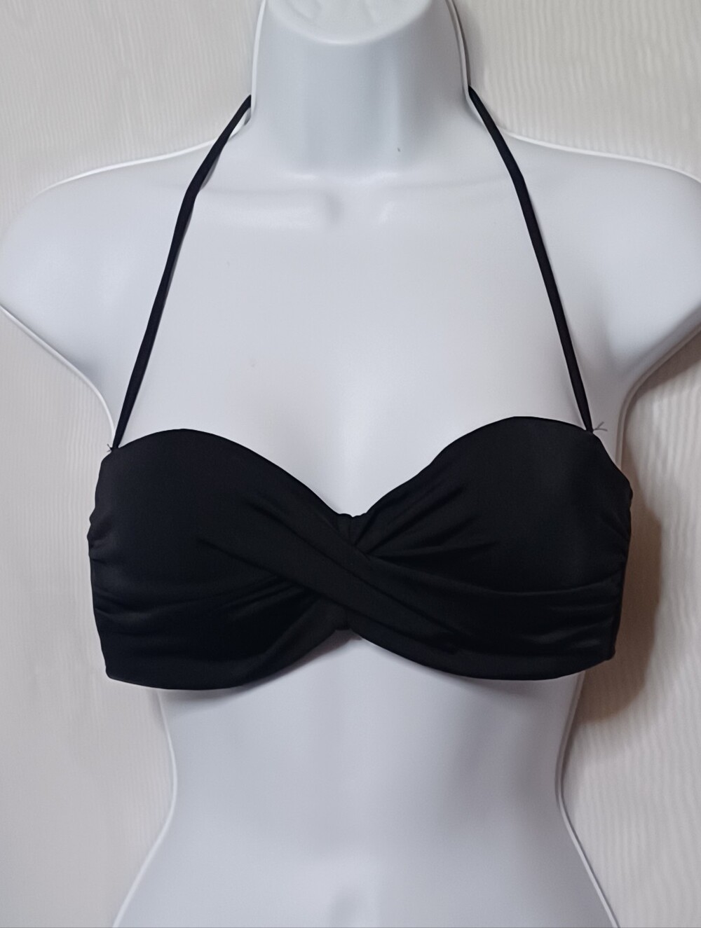 Victoria's Secret Black Twist-Front Halter Bandeau Bikini Top Swimwear. Size 34B